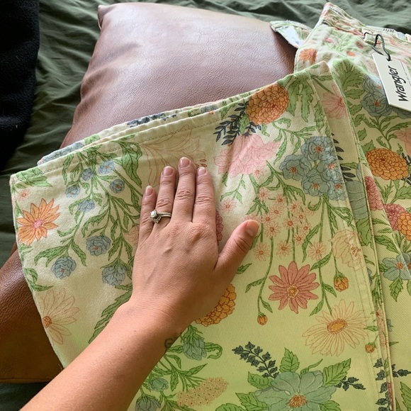 Floral Wrangler bell bottoms - Picture 4 of 5